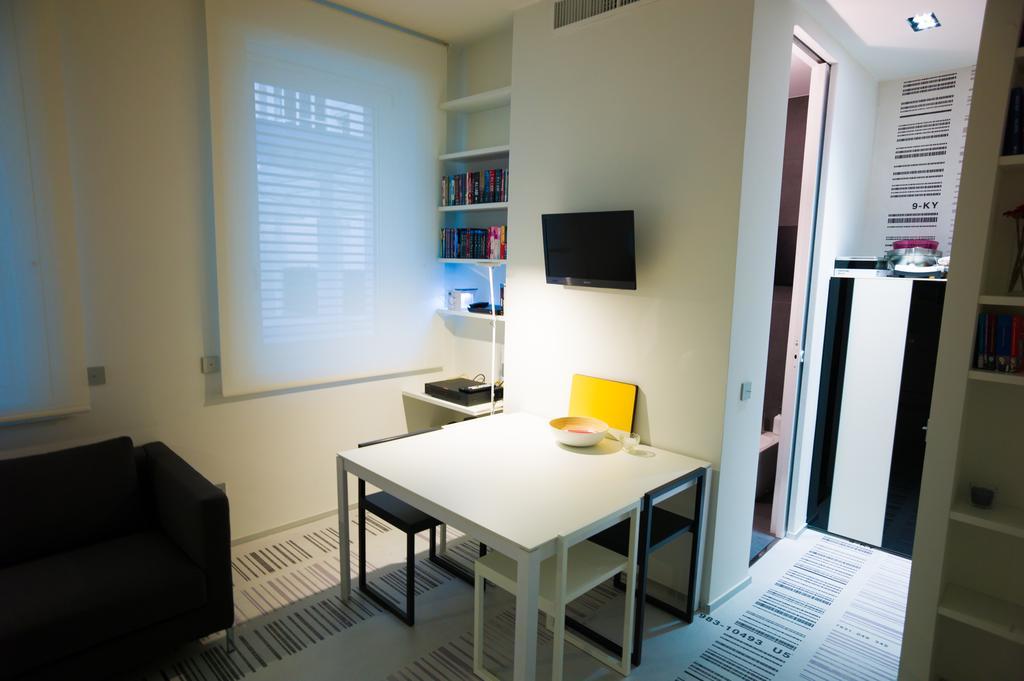 Stylish Mini In The Heart Of Milano Apartment Room photo